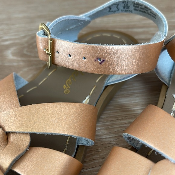 ORIGINAL SALT WATER Sandals By Hoy in Rose Gold Girls Size 12 - Picture 6 of 6